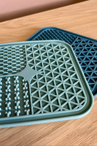 Lick mat size S for dogs and cats TURQUOISE