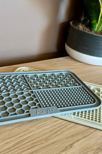 Lick mat size M for dogs and cats PROMOTION