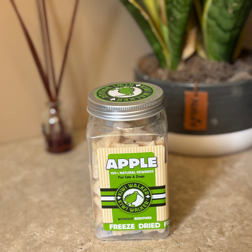 Freeze-dried treats for dogs and cats 100% apple 35g